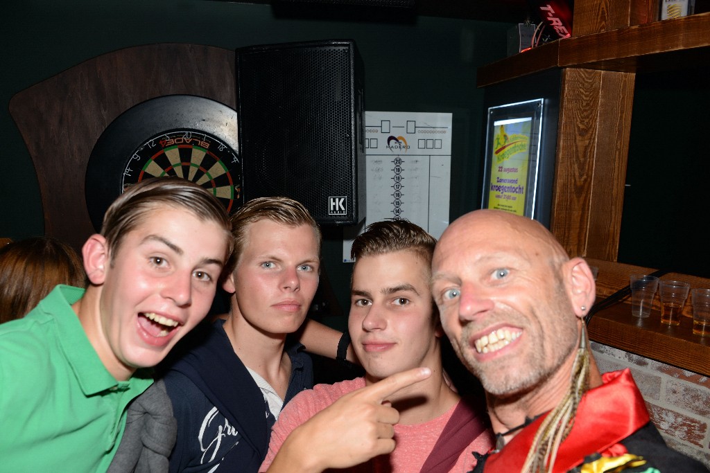 ../Images/Kroegentocht Zomercarnaval Noordwijkerhout 230.jpg